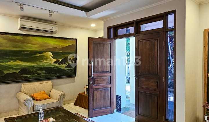 Rumah bagus 3 lantai di Pondok Indah, Jakarta Selatan.