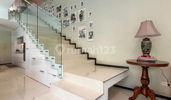 Townhouse-style house in Veteran, South Jakarta 2