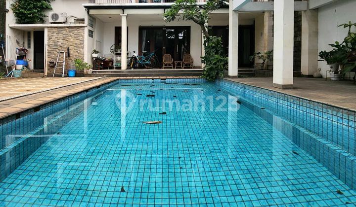 Rumah Modern Style Siap Huni di Kebayoran Lama, Jakarta Selatan Rumah Modern Style Siap Huni di Kebayoran Lama, Jakarta Selatan