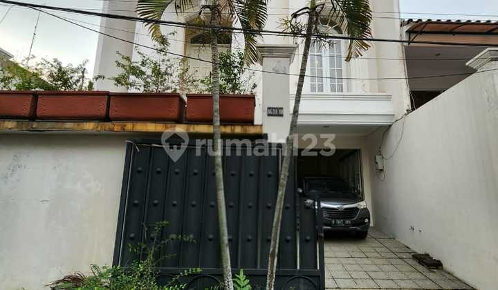 Rumah 3 Lantai American Classic Siap Huni di Pondok Indah 2