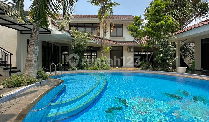 Rumah Bagus 2 Lantai di Menteng, Jakarta Pusat