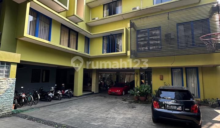 Rumah Besar di Kemang Siap Huni Dalam Townhouse One Gate Rumah Besar di Kemang Siap Huni Dalam Townhouse One Gate