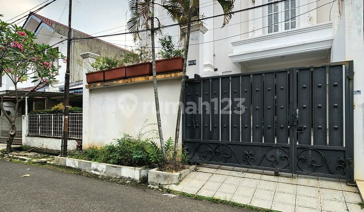 Rumah 3 Lantai American Classic Siap Huni di Pondok Indah