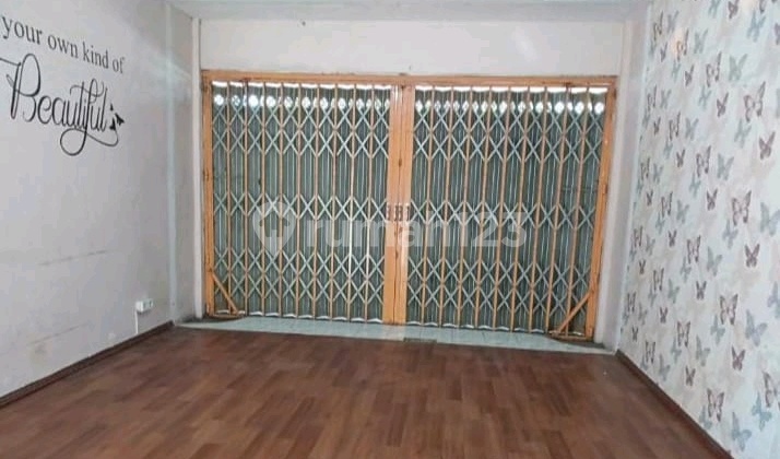 For Rent: Shop House For Rent: Shop House