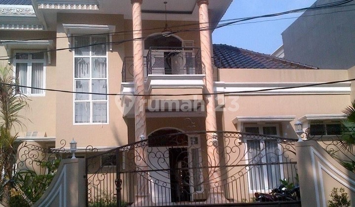 Murah !! Dijual Rumah 2 Lantai Furnished