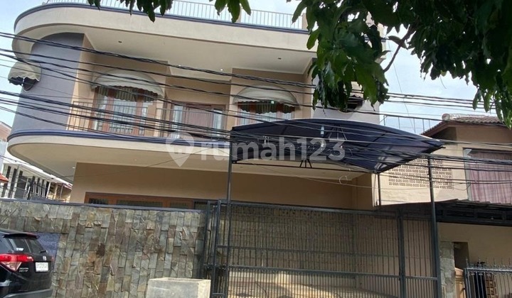 Cheap!! For Sale and For Rent, 3-Storey Shop House in Putih Melati with Swimming Pool and Spacious Parking Access