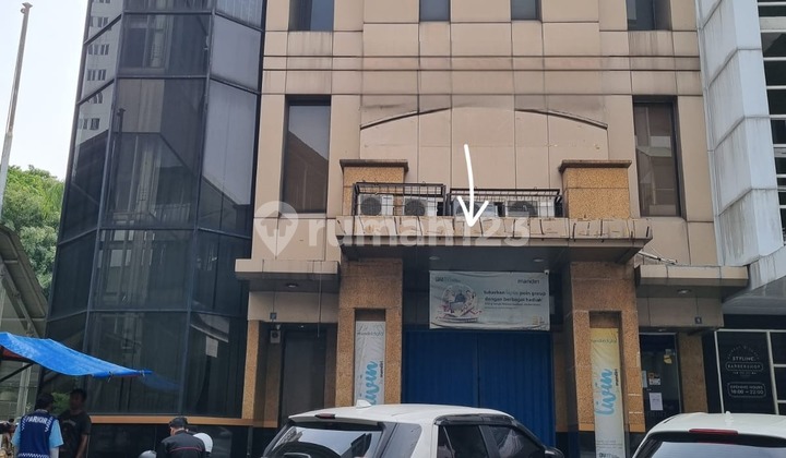 Murah !! Disewakan Gedung 3 Lantai Siap Pakai Strategis Cocok untuk Kantor atau Restoran Murah !! Disewakan Gedung 3 Lantai Siap Pakai Strategis Cocok untuk Kantor atau Restoran
