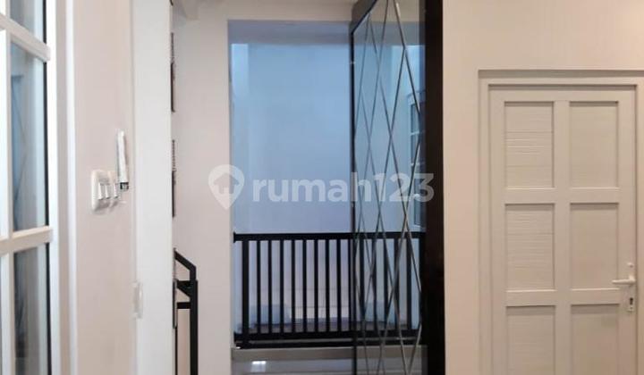 DI JUAL RUMAH SEMI FURNISHED 100 M DARI MALL KELAPA GADING 2