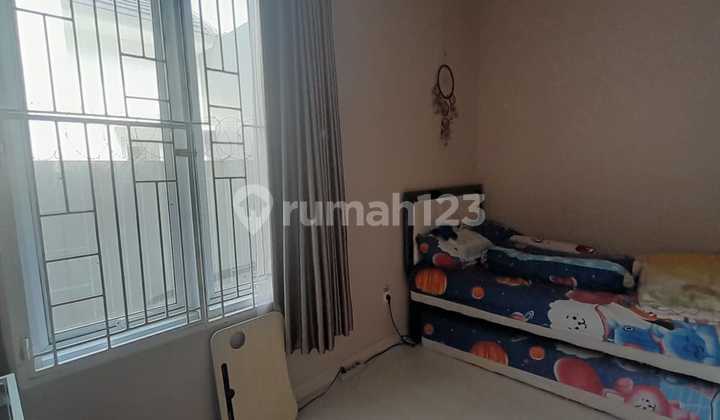 Murah !! Dijual Rumah 2 Lantai Full di Pondok Gading Sudah Ada AC dan Kitchen Set