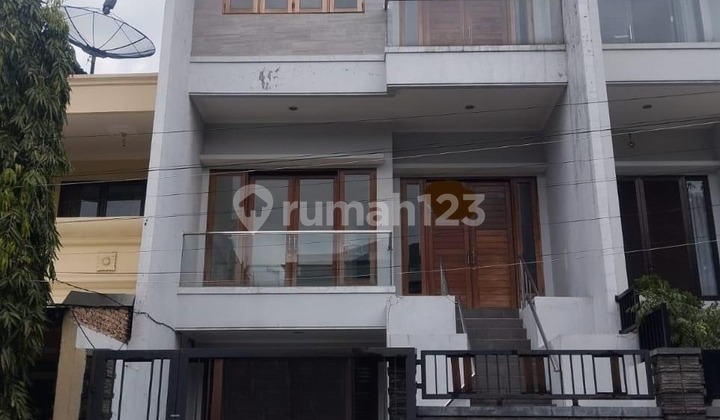 Cheap!! For Sale and For Rent, 3-Story House in East Kelapa Cengkir, Ready to Occupy, Neat and Clean