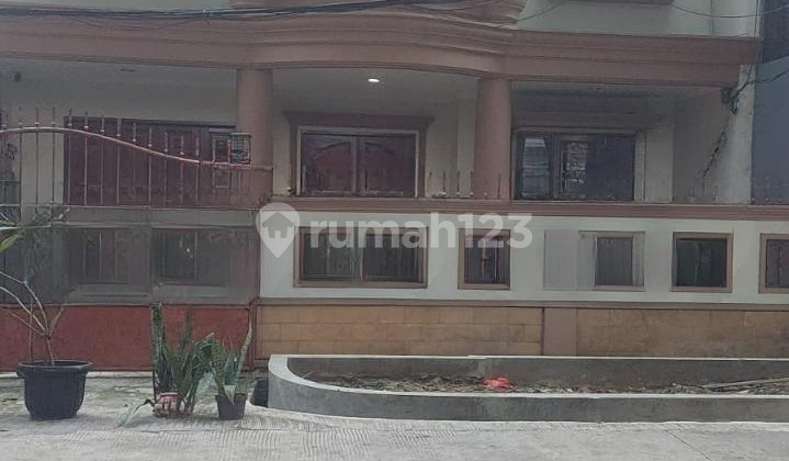 Murah !! DISEWAKAN RUMAH 199m2 4 KAMAR TIDUR FURNISHED KELAPA GADING