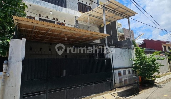Murah !! DIJUAL RUMAH DI JL. ANGKLUNG KELAPA GADING 3 LANTAI 8X15 2