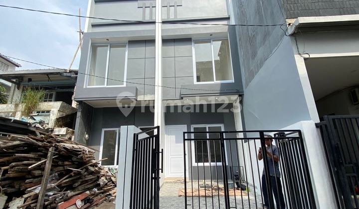 Murah !! Dijual Rumah Baru di Kelapa Gading Siap Huni 2 Lantai Semi Furnished Murah !! Dijual Rumah Baru di Kelapa Gading Siap Huni 2 Lantai Semi Furnished