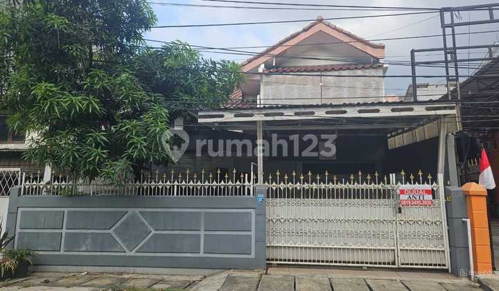 FOR SALE UNFURNISHED HOUSE IN KELAPA GADING WITH SHM