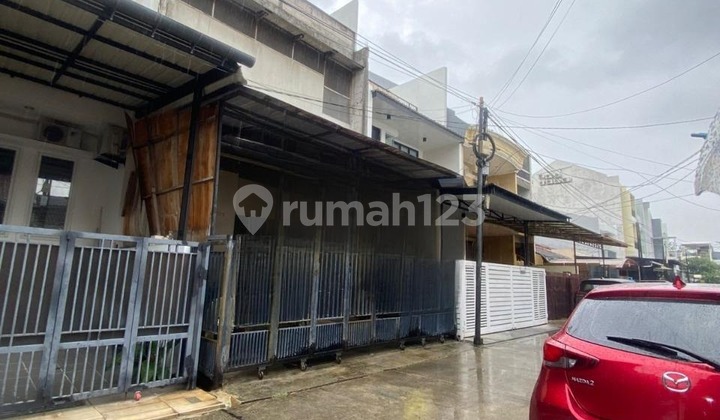 Murah !! Dijual Rumah 2,5 Lantai di Janur Kuning Ii Belum 100% Selesai Finishing