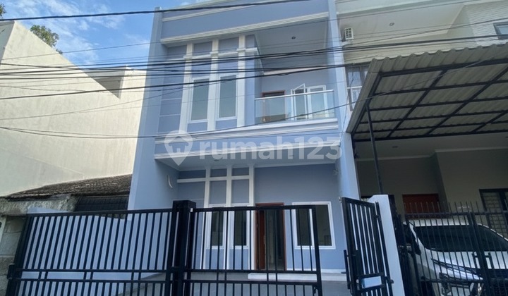 Cheap !! For Sale Brand New House in Janur Kuning, Ready to Live In, Beautiful and Minimalist