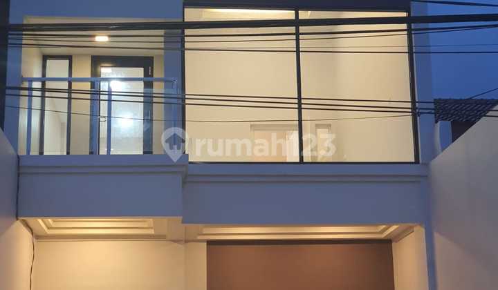 BRAND NEW RUMAH 2 1/2 LANTAI MURAH SIAP HUNI