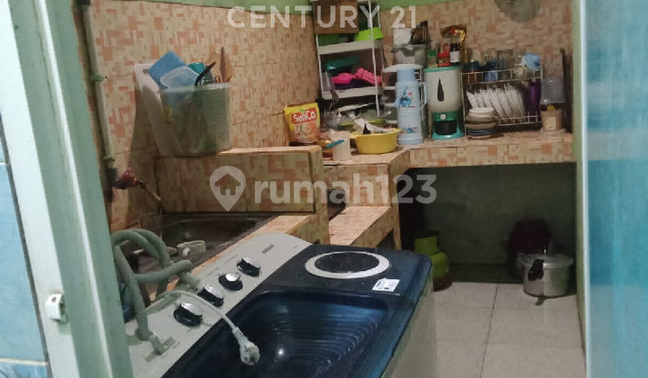 House with Boarding Rooms Near Immanuel Hospital. Car Accessible 2