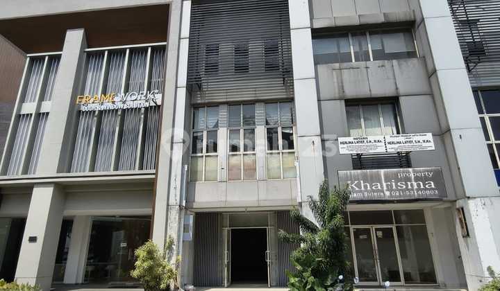 Disewakan Ruko 3,5 Lantai dengan Letak Strategis di Alam Sutera