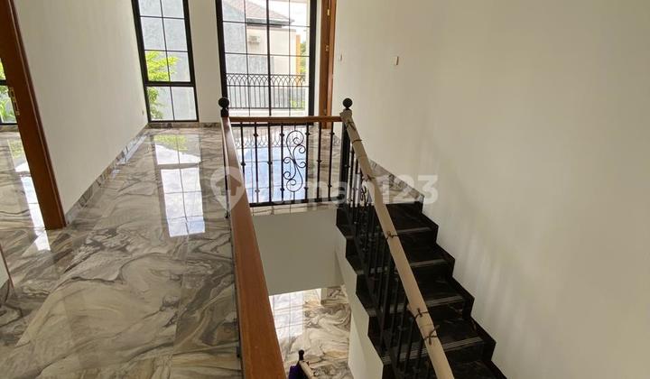 For Sale: Independent Building HOOK House in Alam Sutera, Victoria Cluster 2