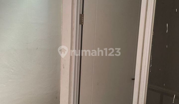 Dijual Rumah Siap Huni 2 Lantai Berlokasi di Modernland 2