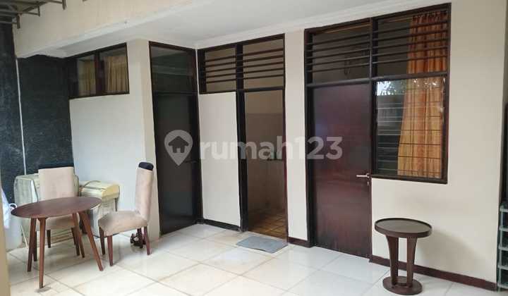 KOS PUTRI DAERAH BENDA KEMANG DIJALAN RAYA, DEPAN PAS BUS STOP BENDA KEMANG