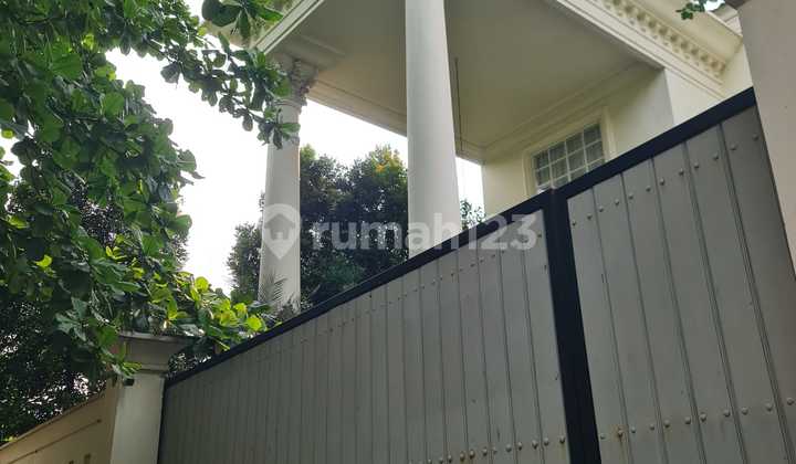 2-STORY MEDITERRANEAN-STYLE LUXURY HOUSE NEAR HERO KEMANG 2