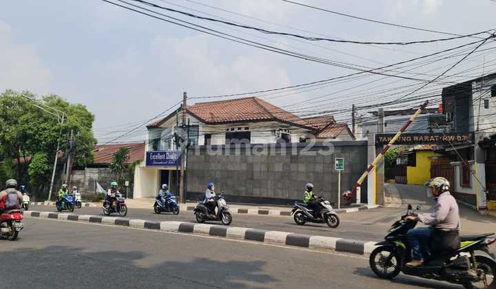 RUMAH EX KANTOR 2 LANTAI TB SIMATUPANG STRATEGIS PINGGIR JALAN RAYA