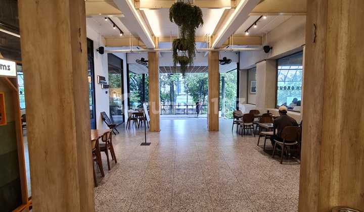 Business Space for Restaurants and Cafes in the Popular Kemang Timur Area