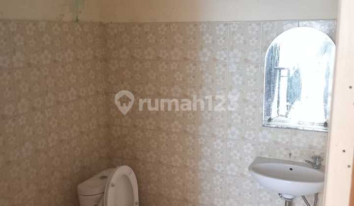 Rumah Minimalis 2 Lantai Plus Rooftop Hanya 5 Menit ke Mall Pgc Condet 2