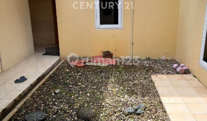 Rumah Luas Kompleks Tropikana Jababeka. 2