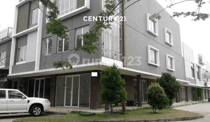 Good 3-Story Shophouse Ready to Use at Cosmo