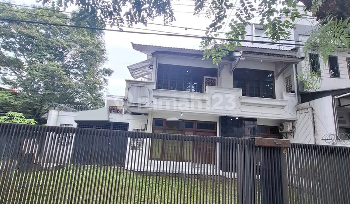 2.5-Story House in a Busy Strategic Location Near Langlangbuana University Bandung
