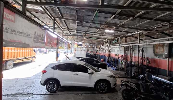 Land/ Warehouse/ Business Place/ Strategic House on Main Road Soetta Bdg