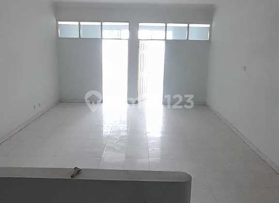 3-Story Shop House for Rent in Singgasana Raya Complex, Bandung 2