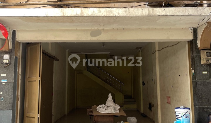 Strategic 3-Story Ruko Dulatip in the Center of Bandung City 2