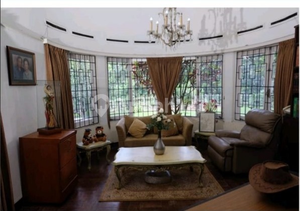 Rumah Ada Lapangan Tennis Di Dago Dekat Taman Sari 2