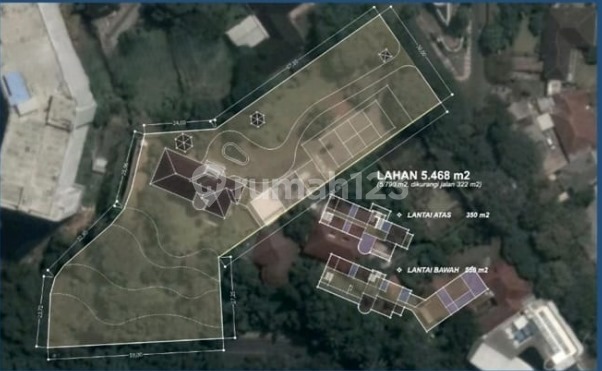 Nice, there's a tennis court at home in Dago near Taman Sari. Nice, there's a tennis court at home in Dago near Taman Sari.