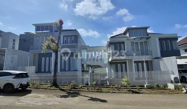 2 Rumah Rendeng 3 Floors with Plantation View in Rose Garden, North Bandung 1