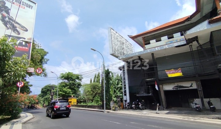FOR RENT LARGE SHOPHOUSE ON PATIH JELANTIK STREET