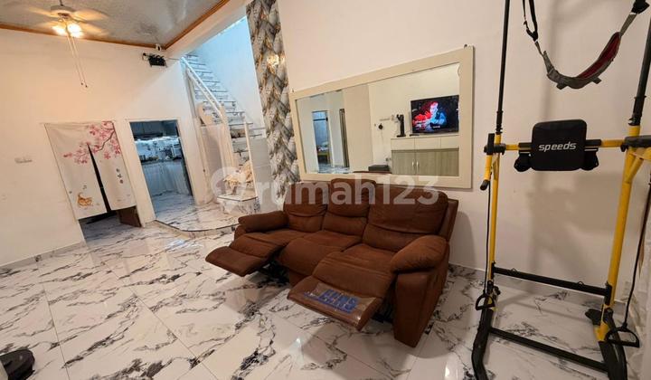 For Rent: 5BR House for Creative Generation in the City Center