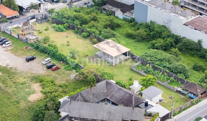 The Best Commercial Land in Canggu 2,300 m² on Batu Bolong Main Street! Freehold