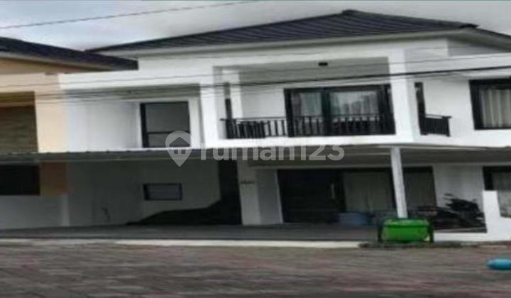 Auction House in Buana Ciwastra Housing, Bandung 2