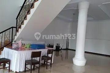 Rumah Mewah Memiliki Kolam Renang Daerah Sumedang Dilelang 2