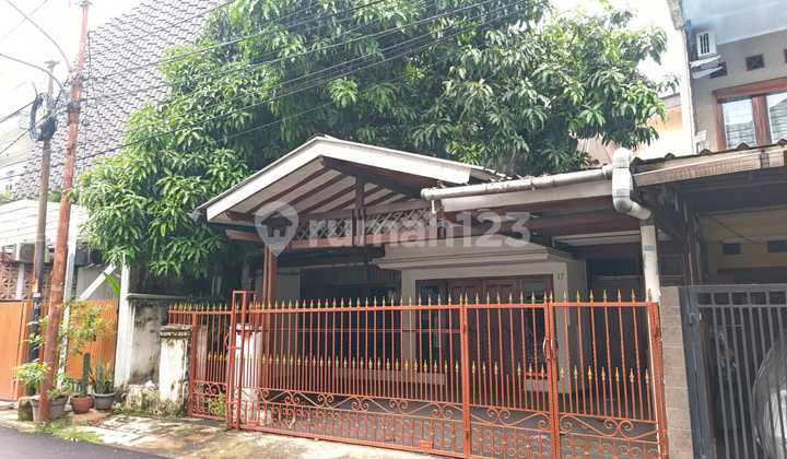 Rumah Lama di Jl Parkit Ii Bintaro Sek Ii Tangerang Selatan Rumah Lama di Jl Parkit Ii Bintaro Sek Ii Tangerang Selatan
