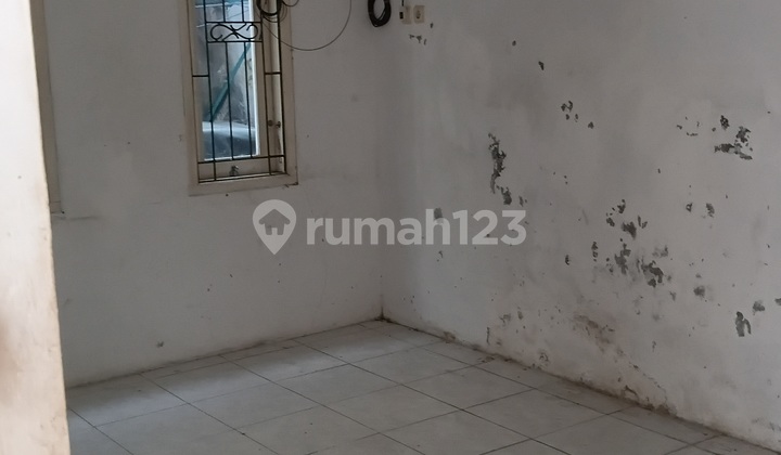 House for Sale in the City Center, in the Middle of Shops 2