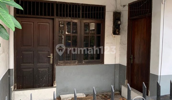 Dijual Cepat! Rumah Strategis 2 Lantai di Tomang, Grogol