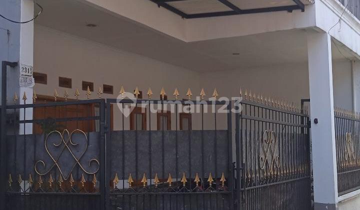  Dijual Lokasi Strategis Rumah Hook 2 Lantai, Cimahi