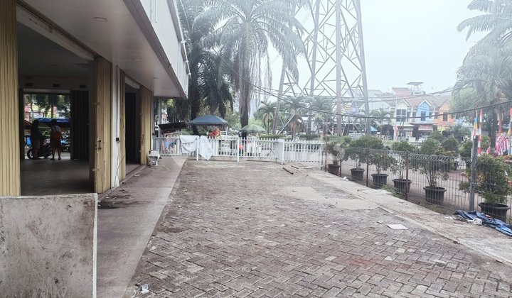 For Sale 3-Story Shop House in Gading Serpong Culinary Area For Sale 3-Story Shop House in Gading Serpong Culinary Area