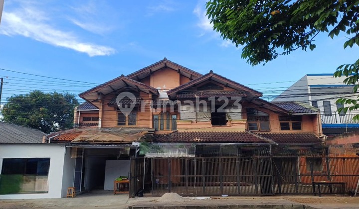 For Rent Kiosk and Spacious Building in Nusa Jaya, Tangerang